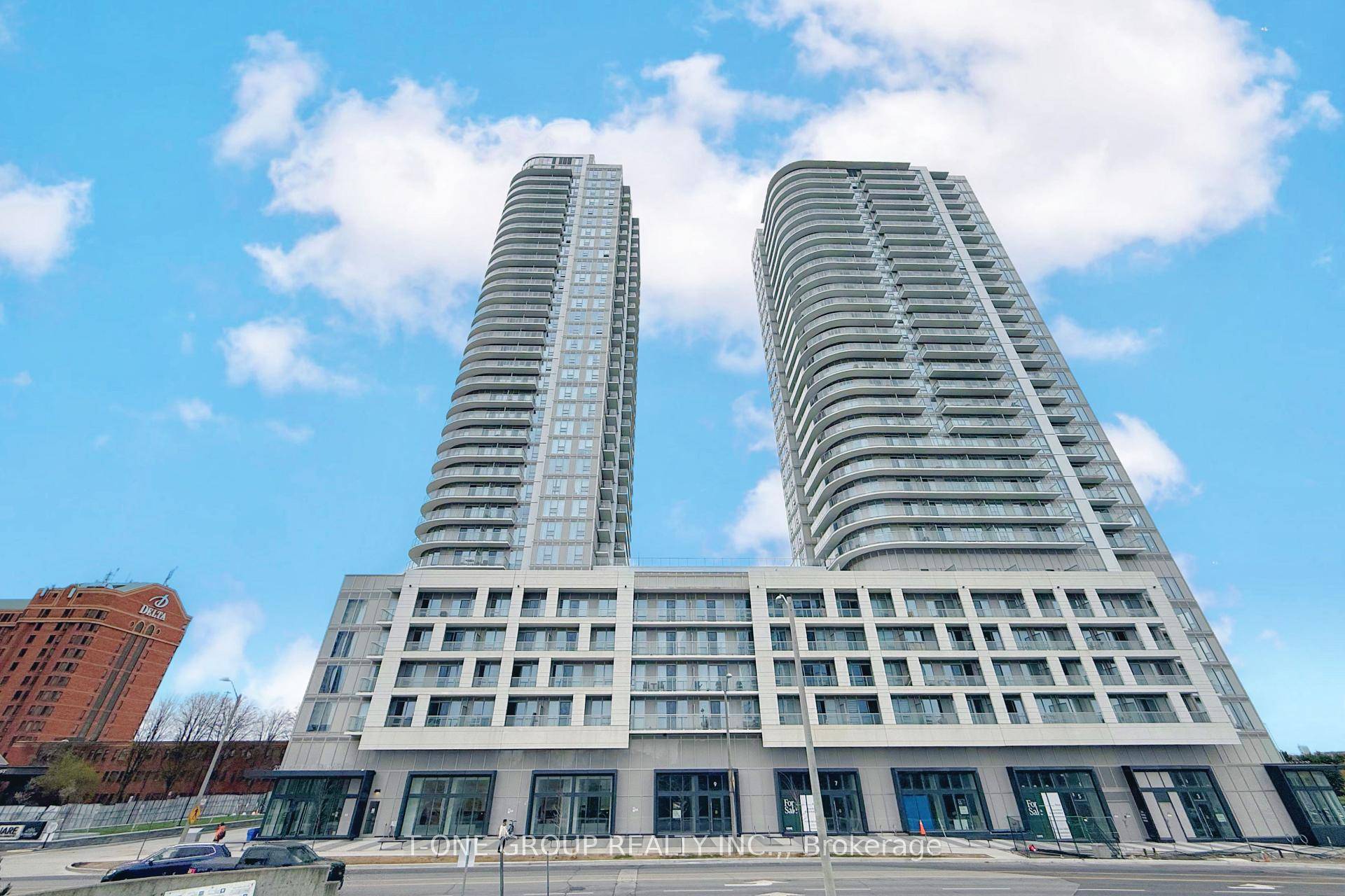 Prime Location ! Modern amp ; Stunning 2 Bedroom 2 Bath Located At Kennedy amp ; 401 !