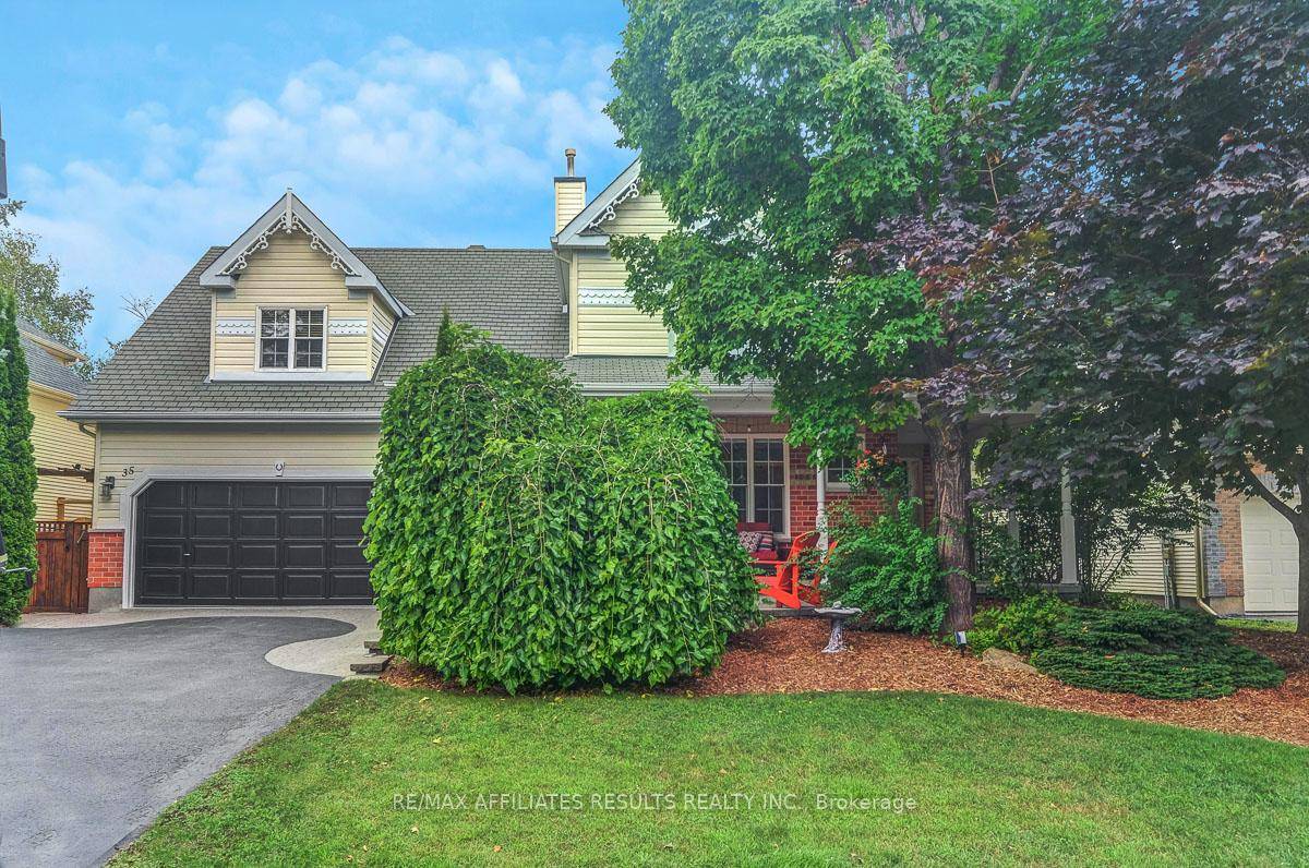 Welcome to this stunning 5 bedroom Monarch Folkstone model on one of the most sought after streets in Crossing Bridge Estates.