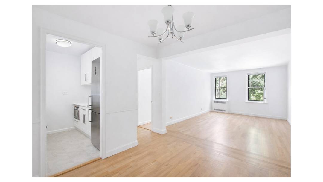 Bright, Renovated One Bedroom in the Heart of Turtle Bay Welcome to Residence 2H at 350 East 54th Street a spacious and recently renovated one bedroom offering a smart layout, ...