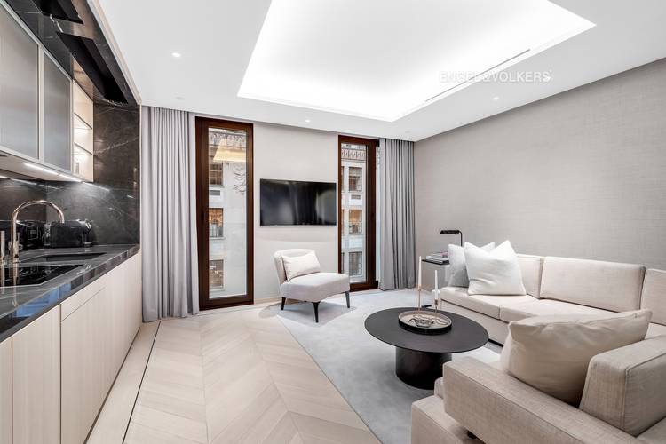 Meticulously appointed, fully furnished studio suite residence at Mandarin Oriental Fifth Avenue, renowned for exclusivity and security.