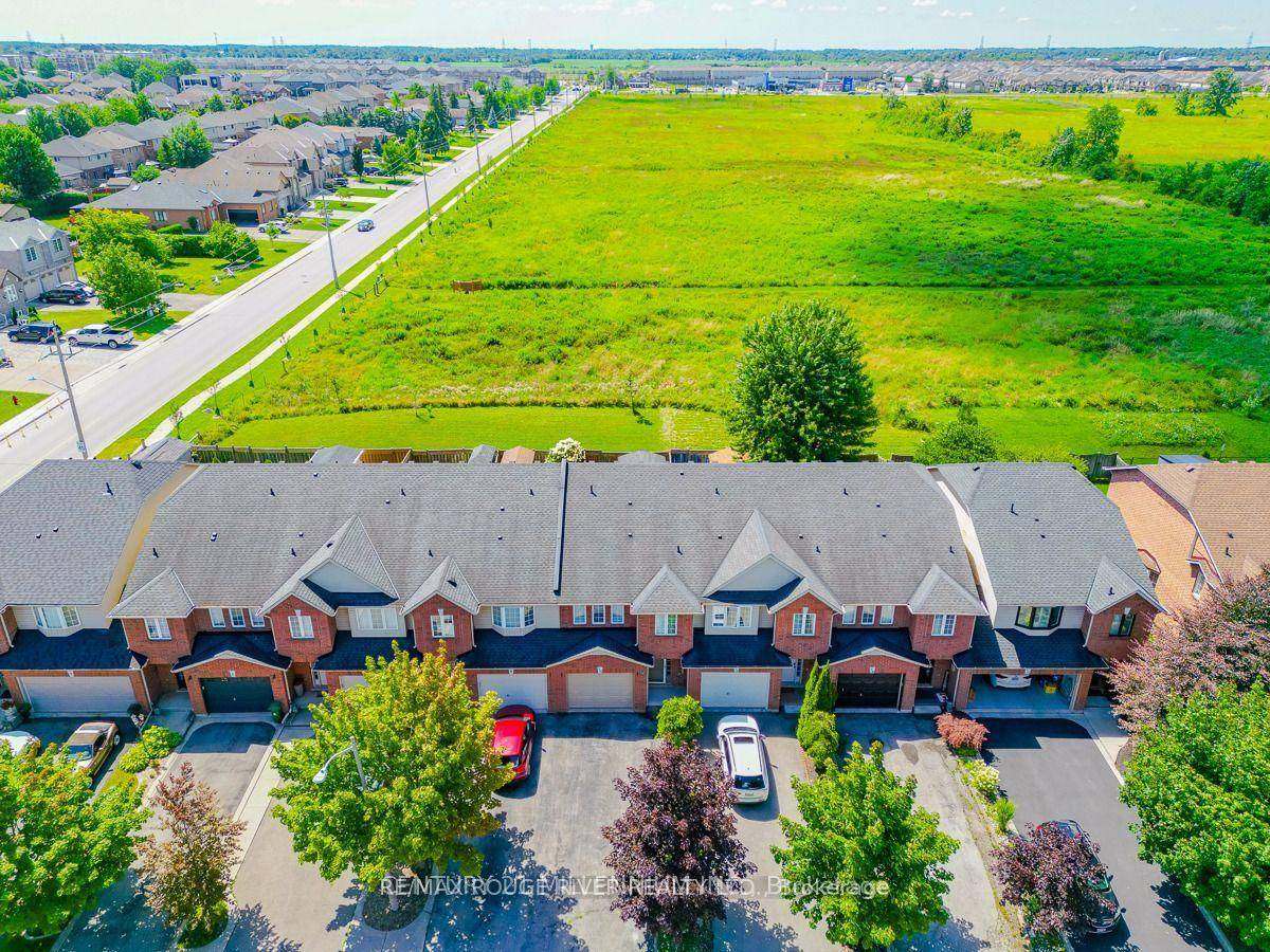 This freehold townhouse not only offers a cozy and well appointed interior but also the rare advantage of being adjacent to a conservation area, making it a true gem for ...