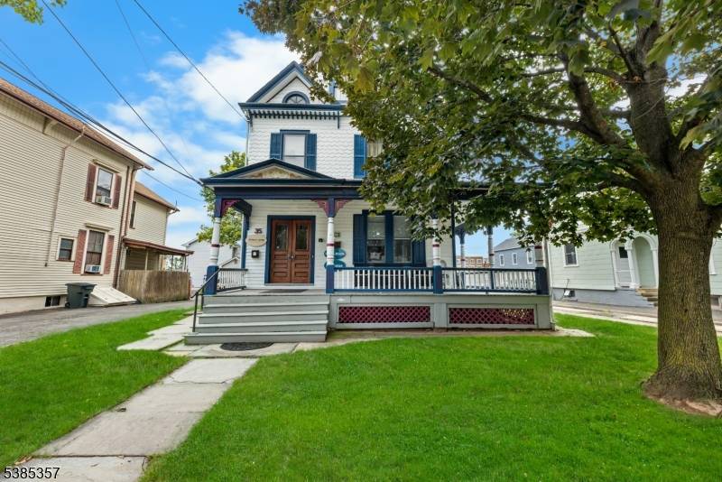 Welcome to Somerville ! Just one block off Main Street and close to the courthouse and county facilities, this unique property is zoned POR Professional Office Residential, offering excellent mixed ...