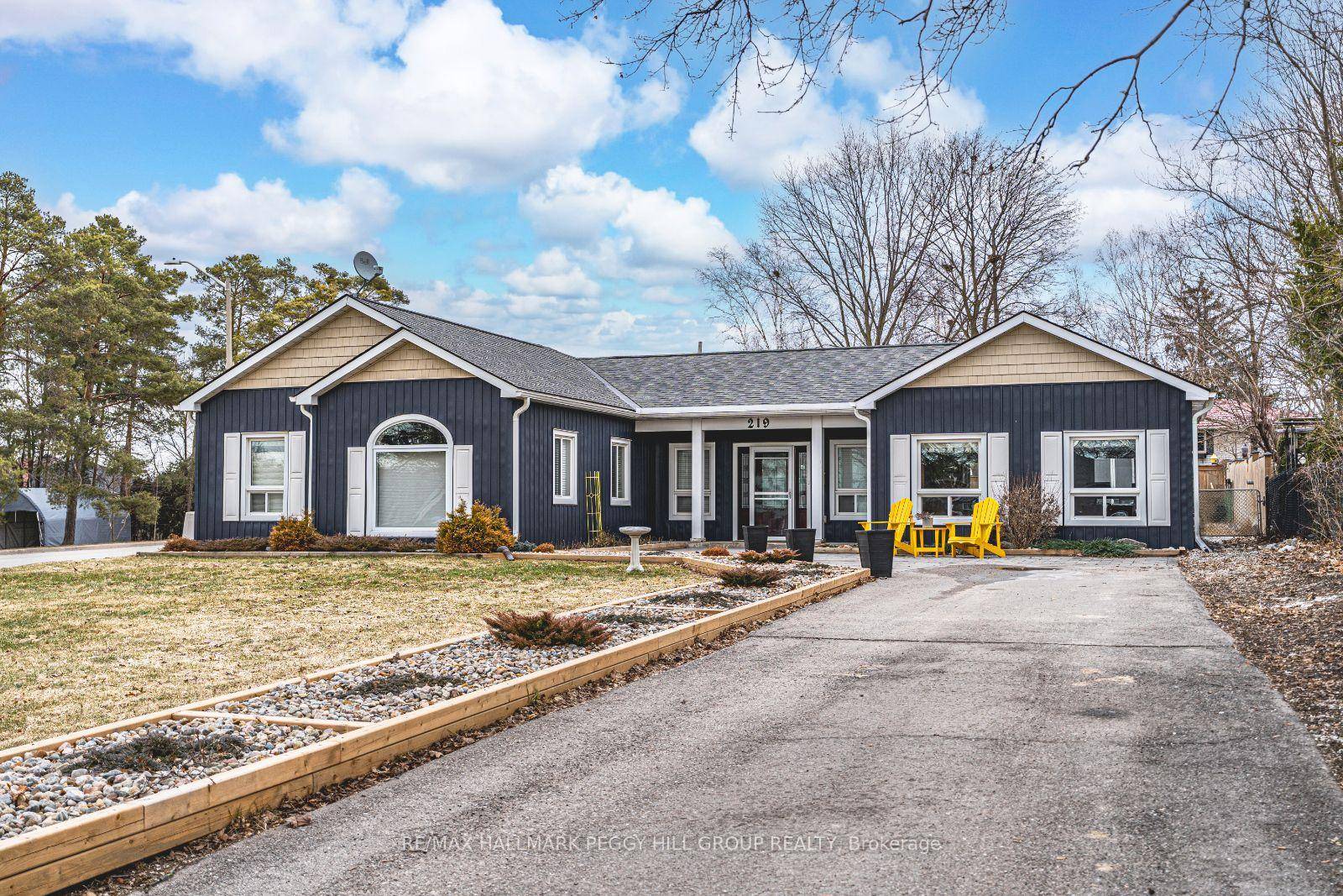 MOVE IN READY BUNGALOW ON A 75 X 200 FT CORNER LOT, IDEAL FOR FIRST TIME BUYERS OR DOWNSIZERS !