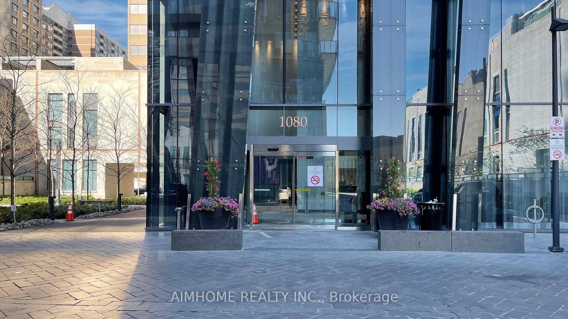 The Luxurious U Condo In The Core Of Downtown Next To The Grounds Of St Michael's College Campus Of U Of T Great Amenities With 24 Hrs Concierge Open Concept, ...