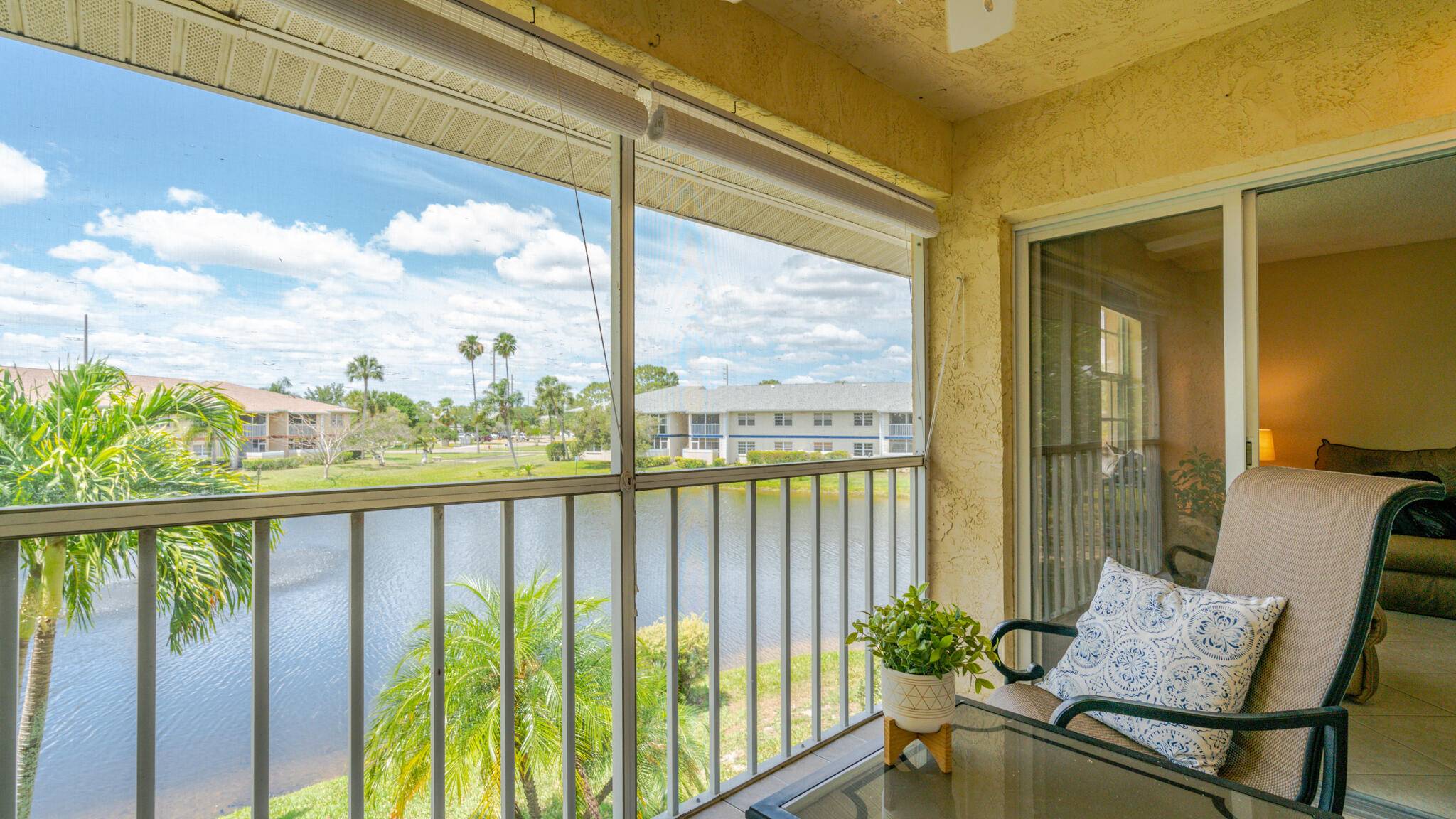 LAKE VIEWS FROM EVERY ROOM !
