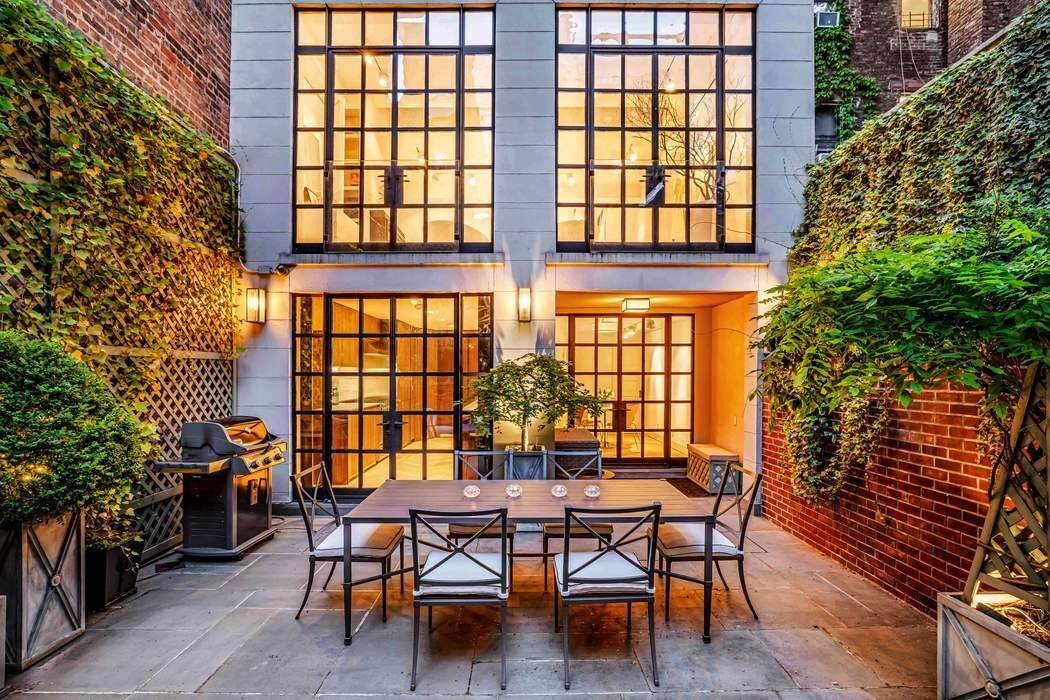 Located on a quiet, tree lined block in Central Chelsea right off 7th Avenue, 204 West 21st Street is a masterfully gut renovated, 22.