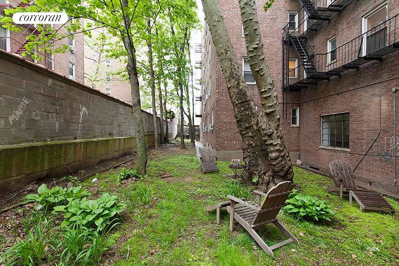 Welcome to a fantastic opportunity to craft your unique vision at 140 East 2nd Street, Unit 6R !