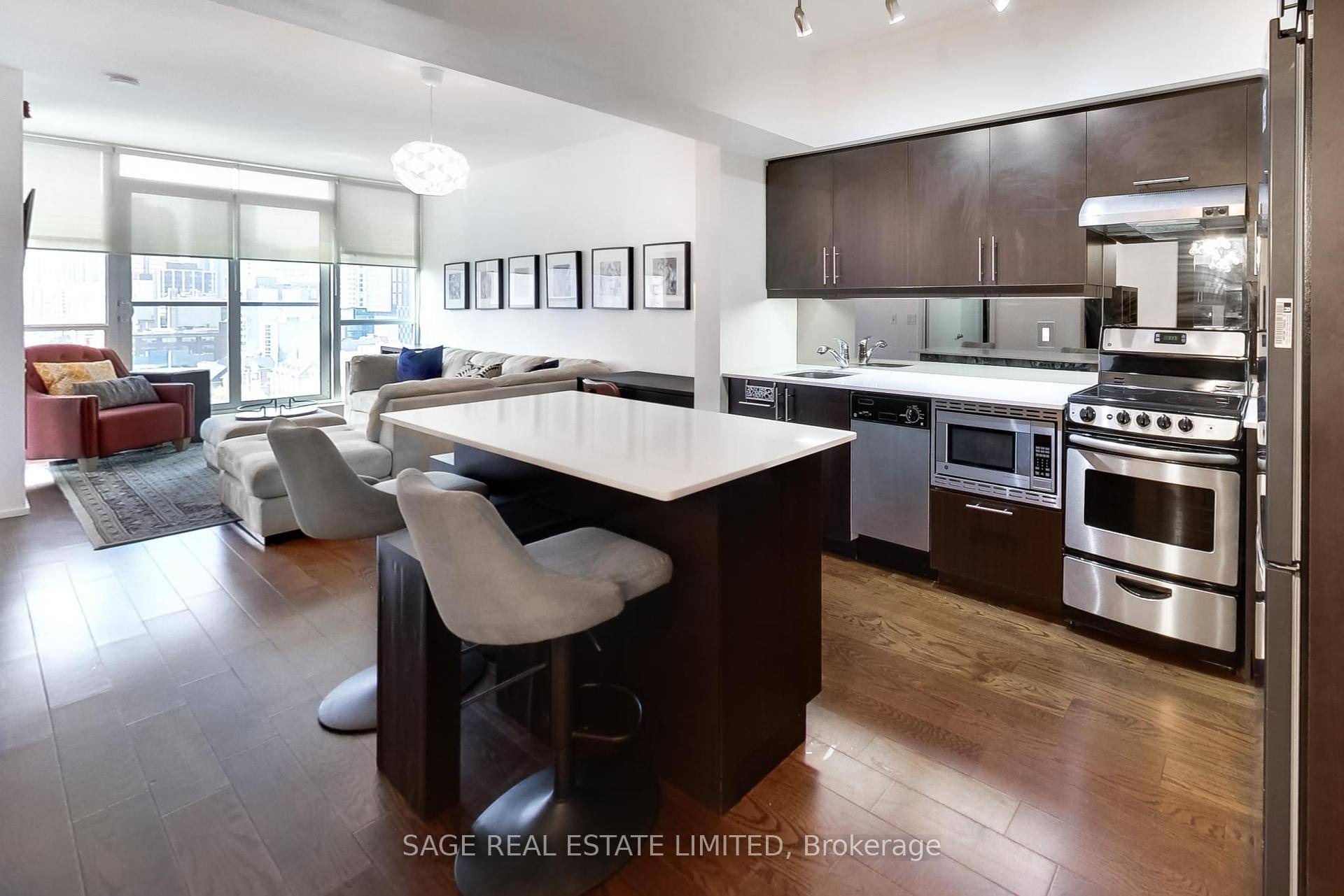 Welcome to The Modern at 320 Richmond St E where contemporary design meets the vibrant pulse of downtown living.