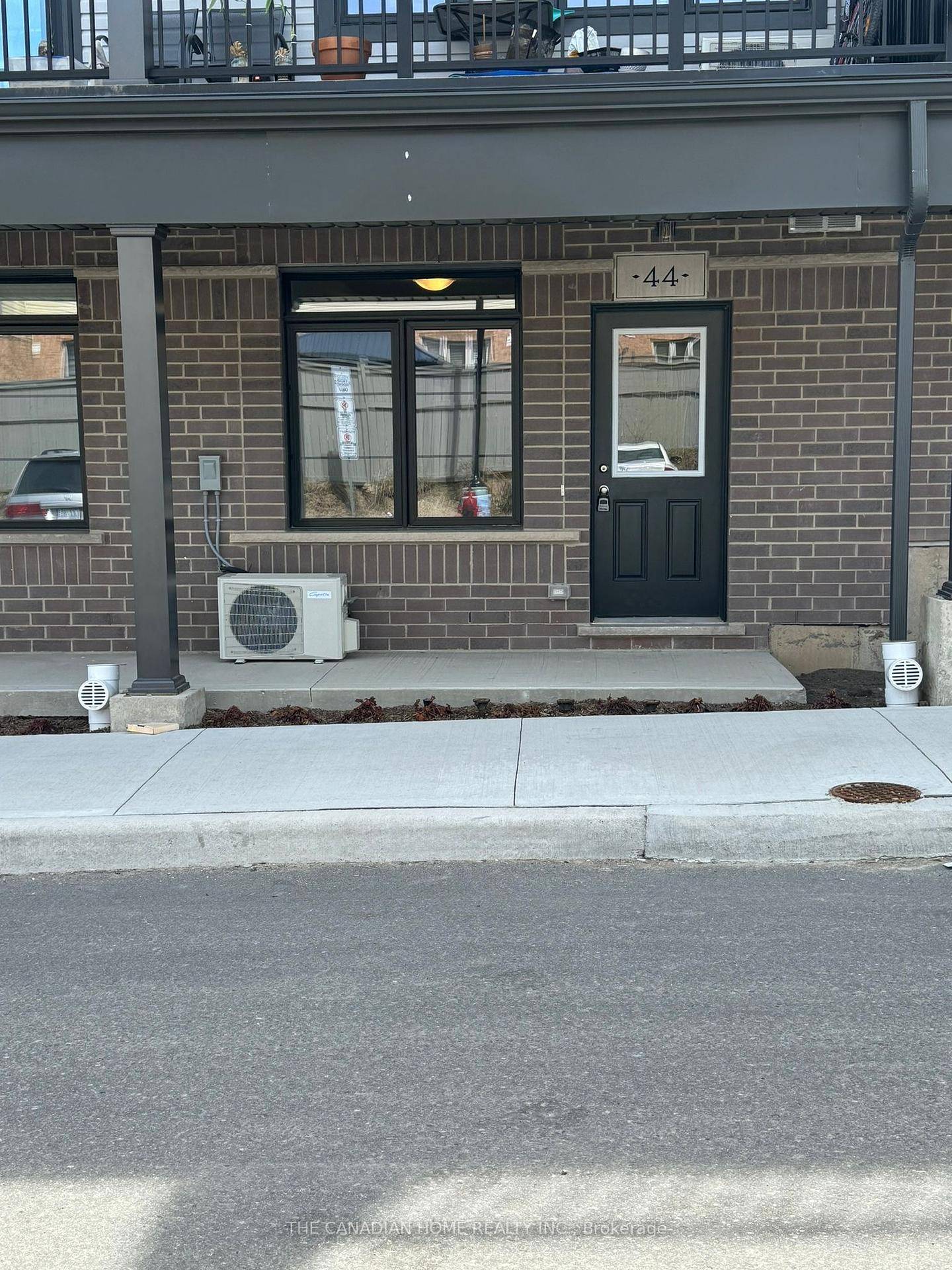 Beautiful 2 Bedroom, 2 Full Washroom Townhouse Located in newly built Huron South Community.
