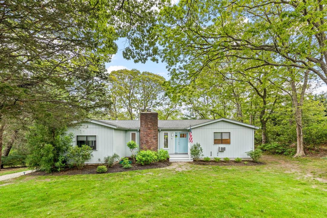 Easy Summer Living in Shinnecock Hills