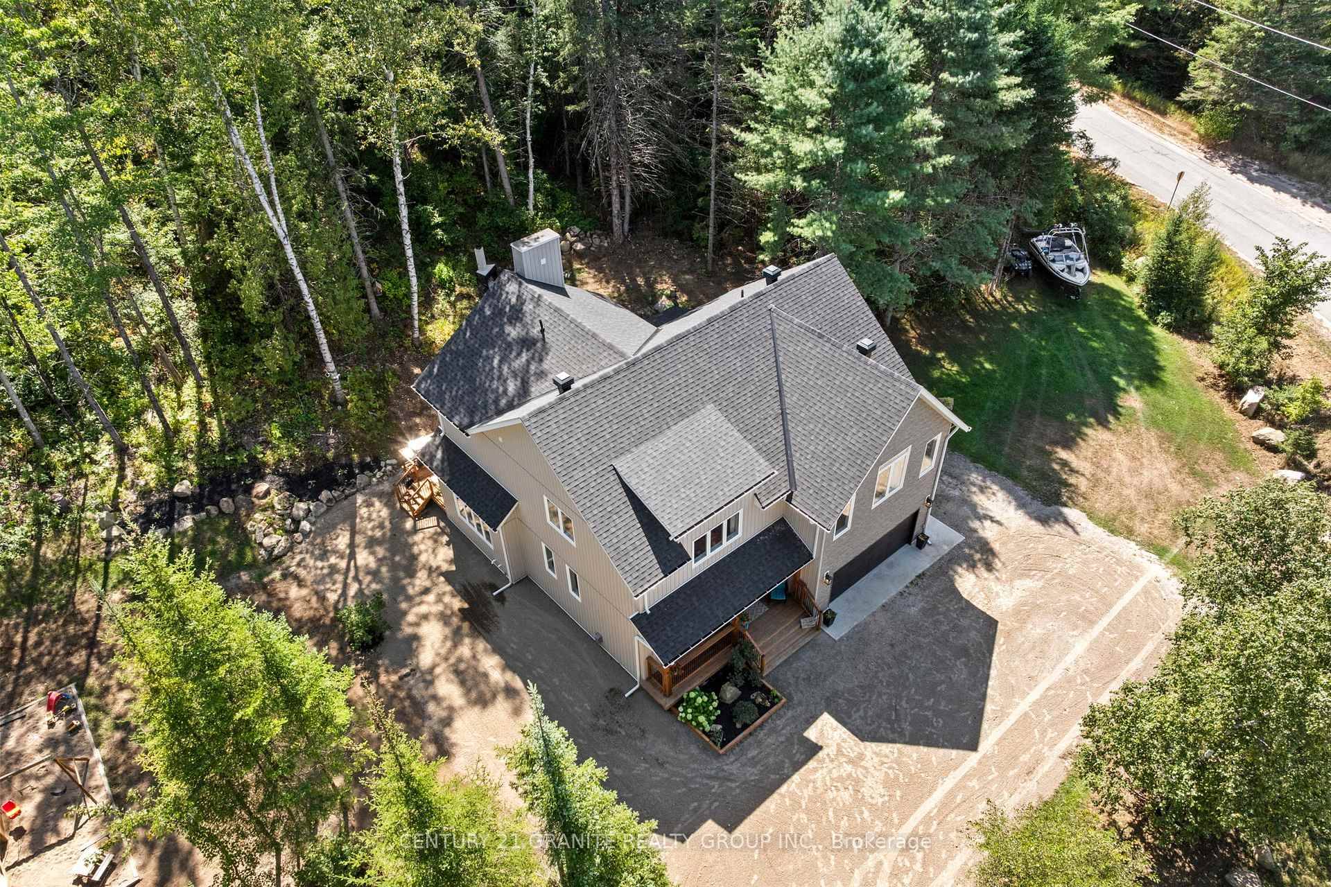 Welcome to New Carlow ! This spacious one owner home, built in 2022, sits on 1.