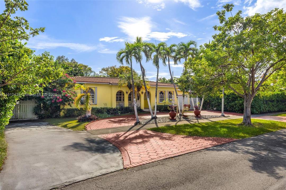 Located in sought after Schenley Park, this 3 bedroom, 2 bath home with a flexible nook ideal for an office or reading area offers multiple living spaces filled with natural ...