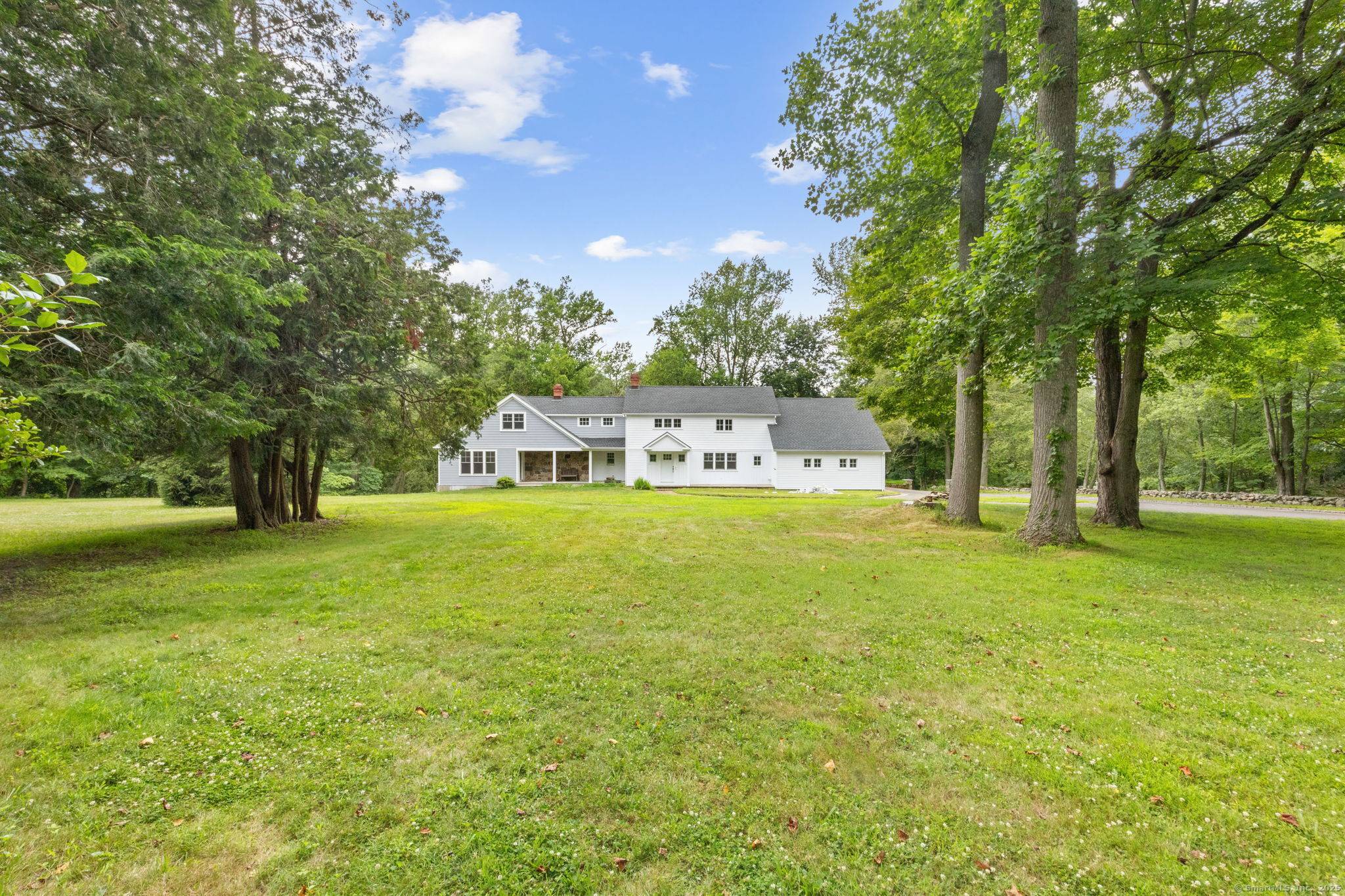 Fully renovated caretaker's estate house with 3 4 bedrooms and 3.
