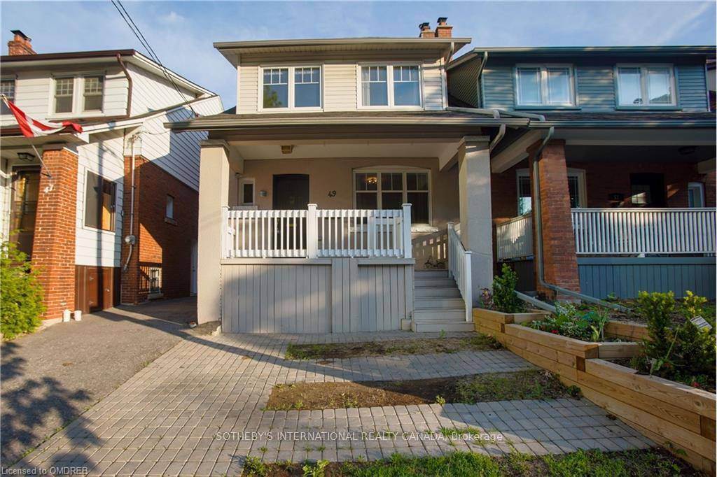 Just listed ! 4 bedroom detached home in Chaplin Estates located in a beautiful quiet family neighborhood.
