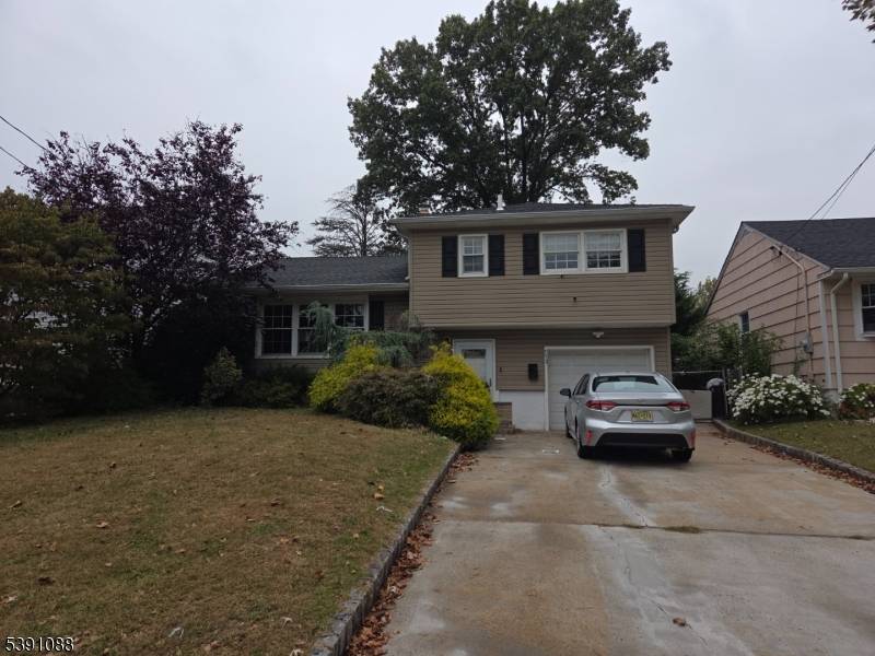 This Beautiful 4 bedroom 2 full bathroom split level home located on Inman Heights is the home you are looking for, spacious living room formal dining room.