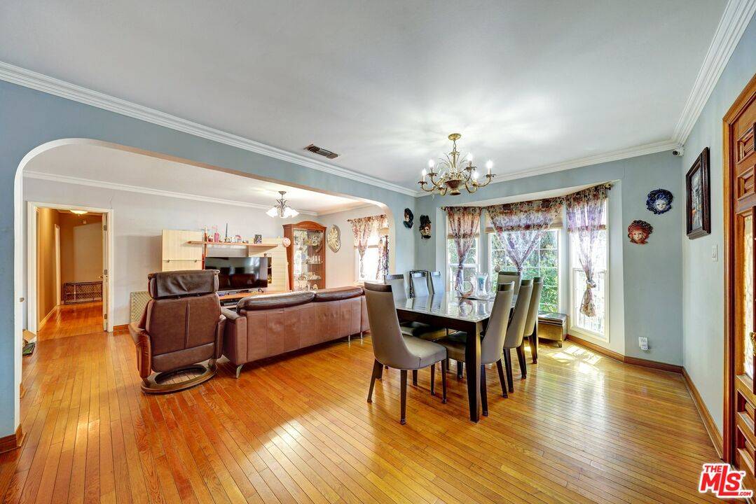 840  N Poinsettia Pl 4BR Hollywood Hills East La