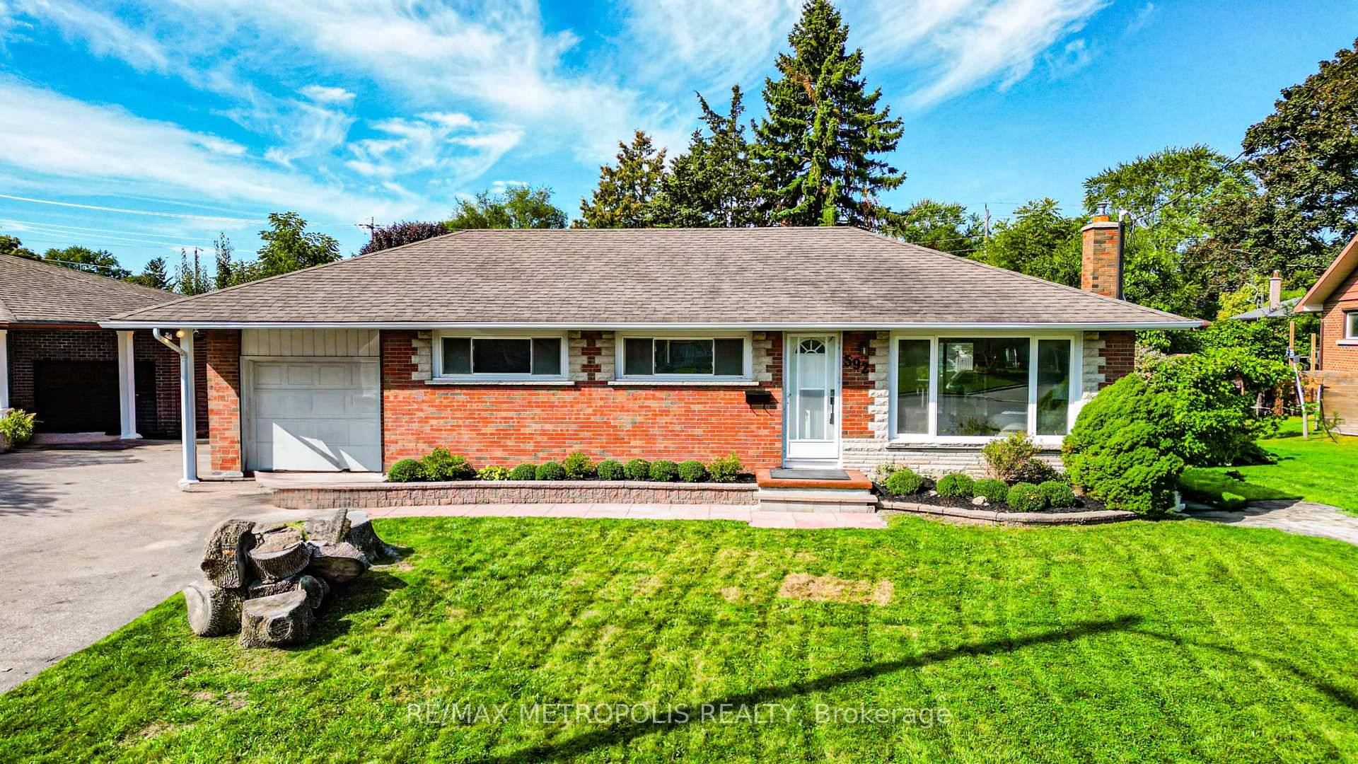 Welcome to this beautifully renovated bungalow, perfectly situated on a friendly private court in a highly desirable neighborhood.