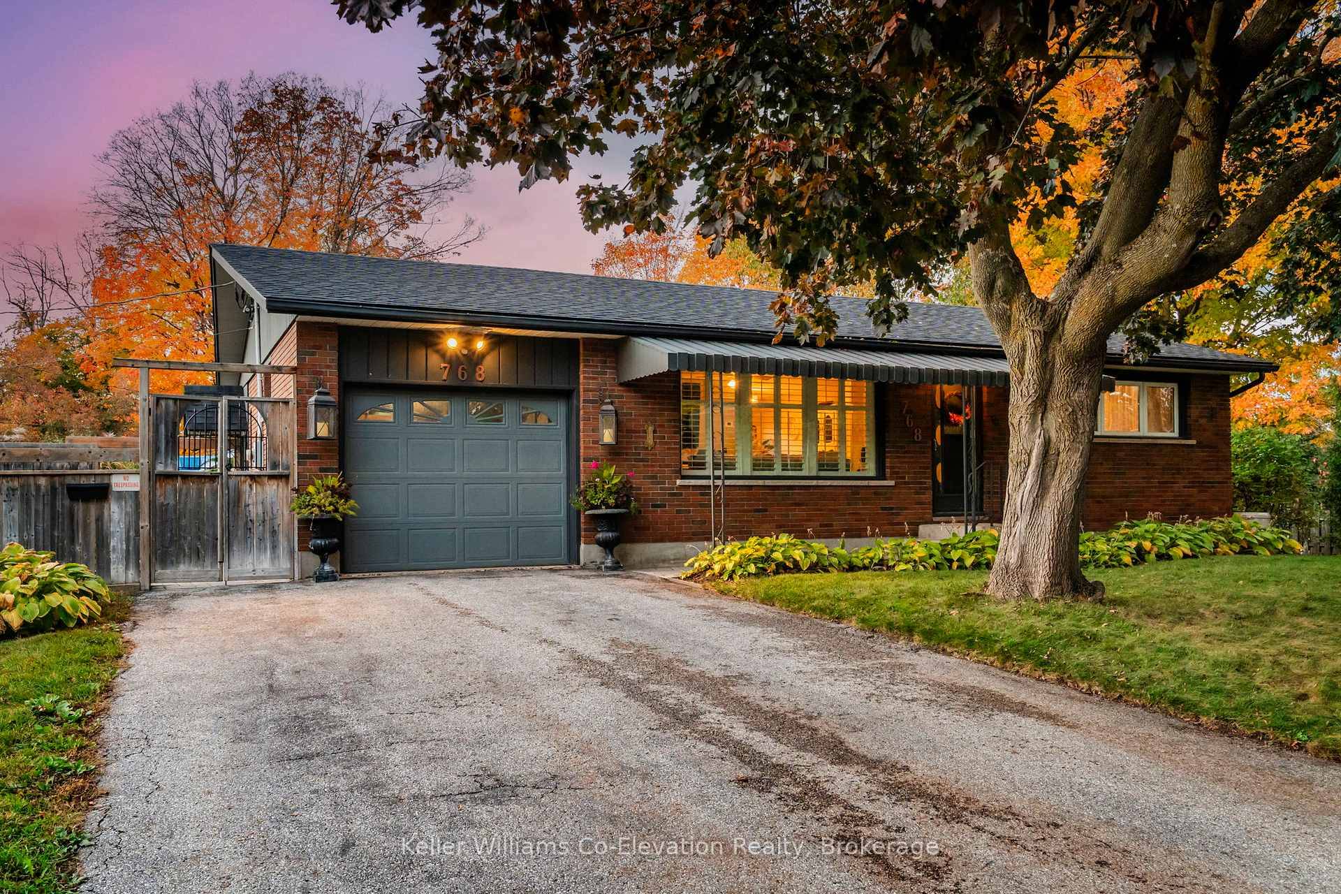 WELCOME TO 768 BAY STREET YOU WILL LOVE THIS WEST END MIDLAND UPDATED CHARMER FEATURING AN IN LAW SUITE WITH SEPARATE ENTRANCE COURTYARD, 2 DRIVEWAYS, MODERN UPDATES THROUGHOUT amp ; ...