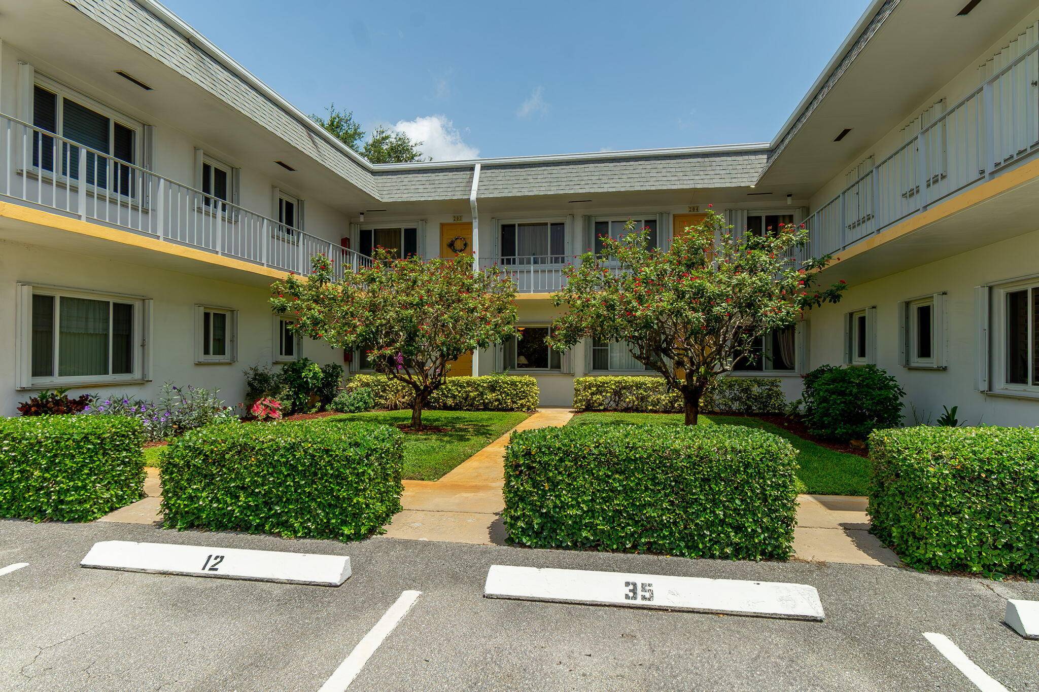 Charming Updated Condo in Active 55 Murry Hills Community 3000 Lake Osborne Dr.