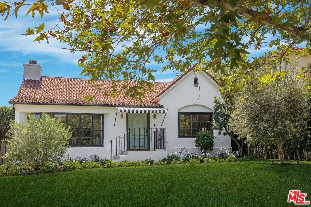 607  N Las Palmas Ave LA