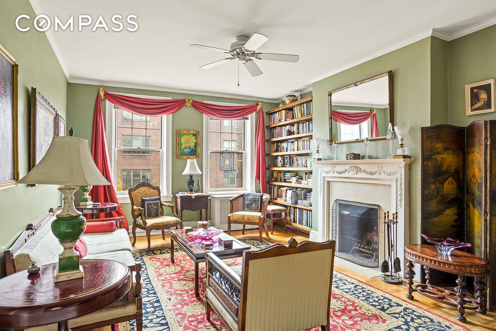 Top Floor, sun drenched, stunning 2 bed, 2 bath in Elm Court.