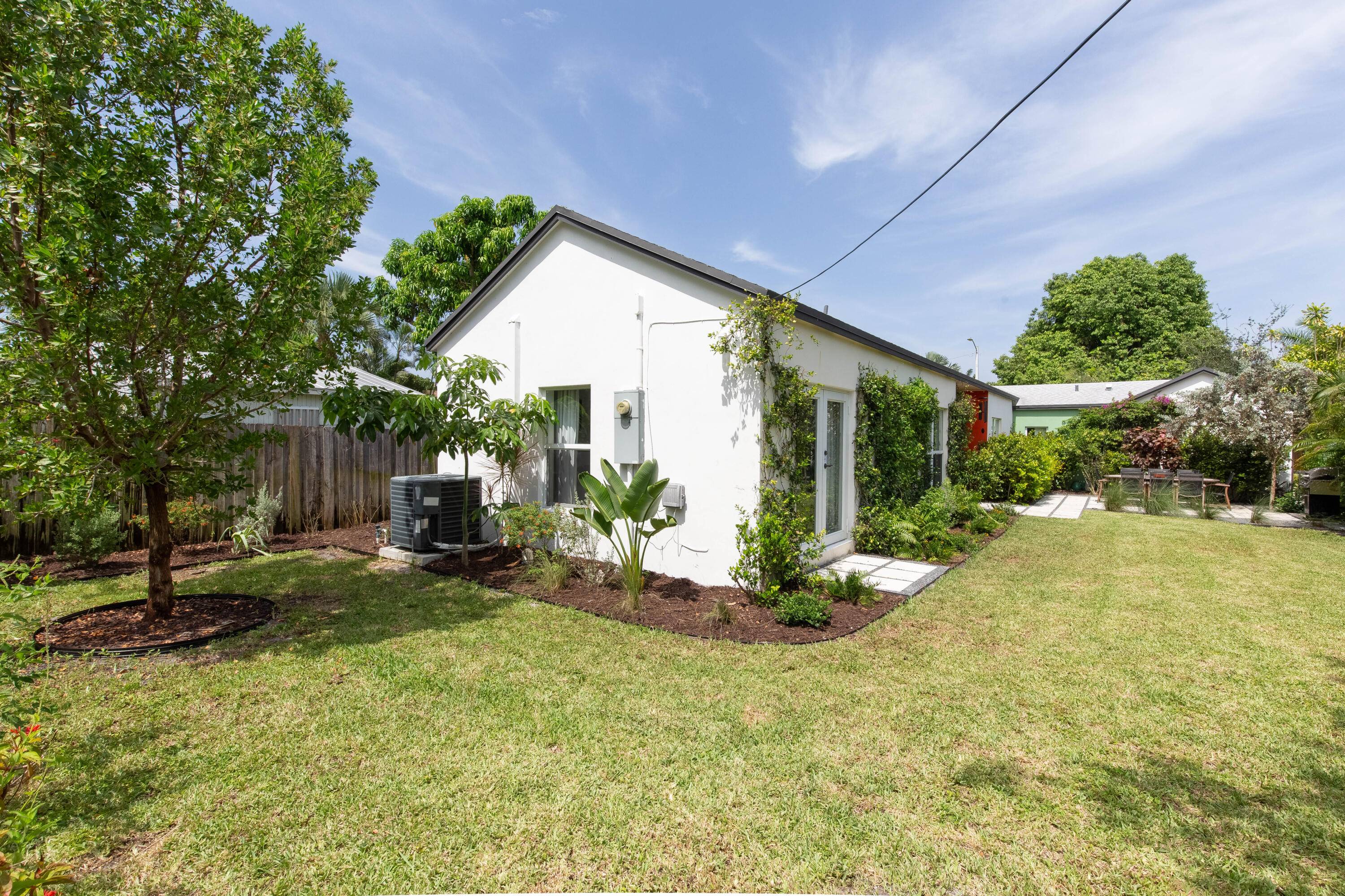Rare Opportunity in Lake Worth Beach !