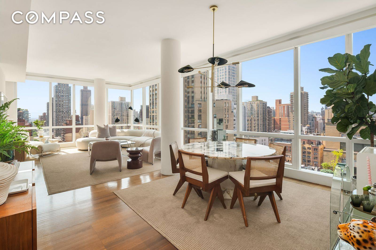Perched on the 17th floor of the amenity rich Lucida in the heart of the Upper East Side, this turnkey 4 bedroom, 4 bath corner residence offers sweeping panoramic views ...