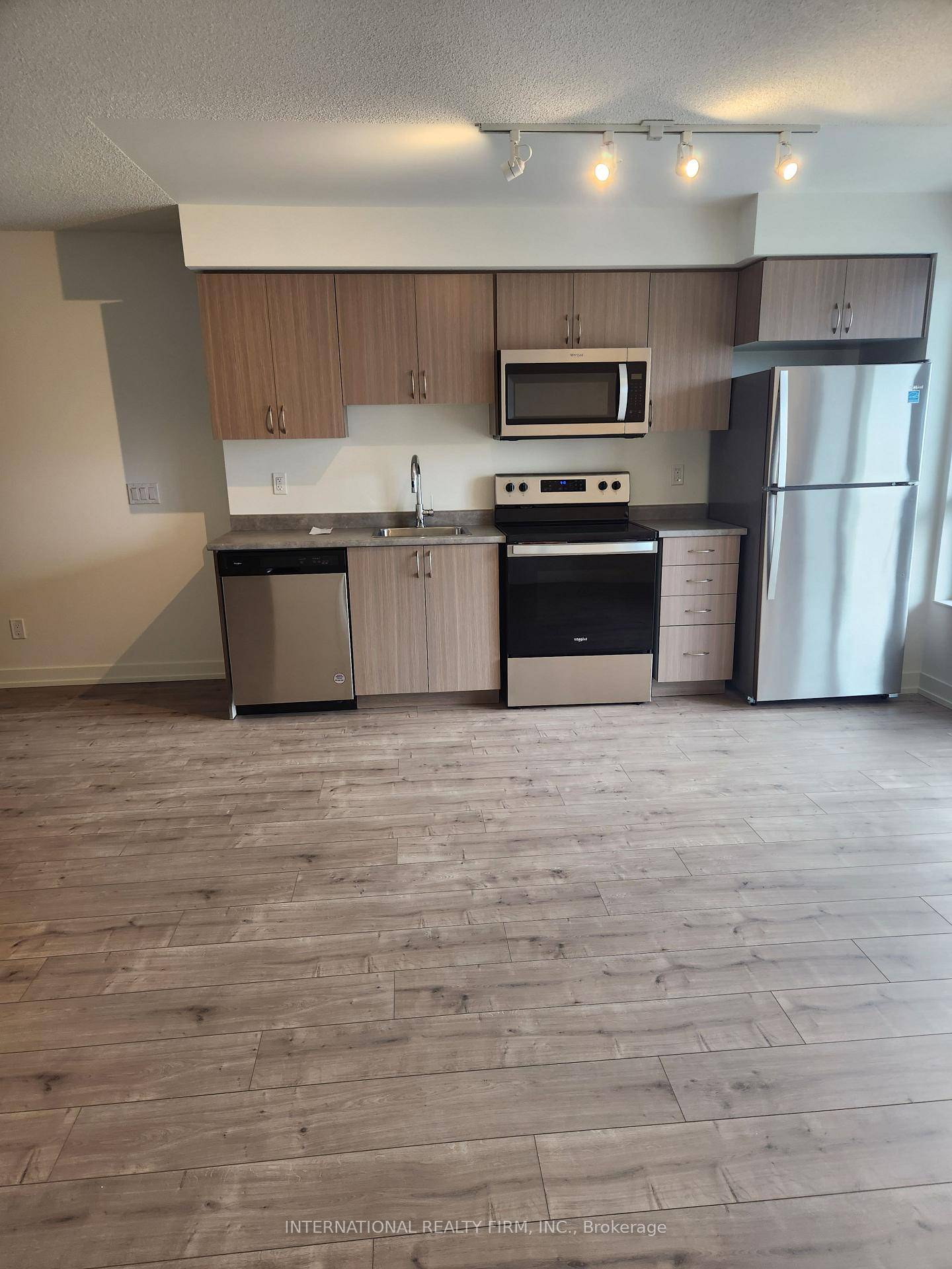 The Humber Condominium. Beautiful Newer Building !