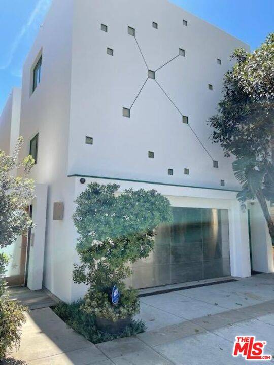 19222   Pacific Coast Hwy Malibu La