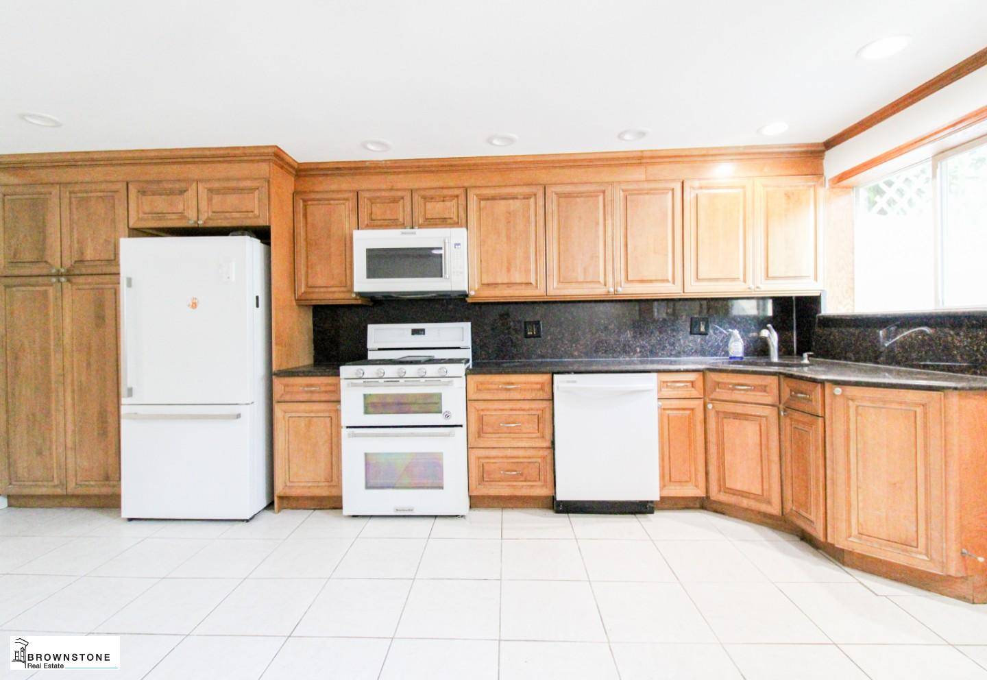 445 Union Street has a grand, open plan design that is airy and welcoming !