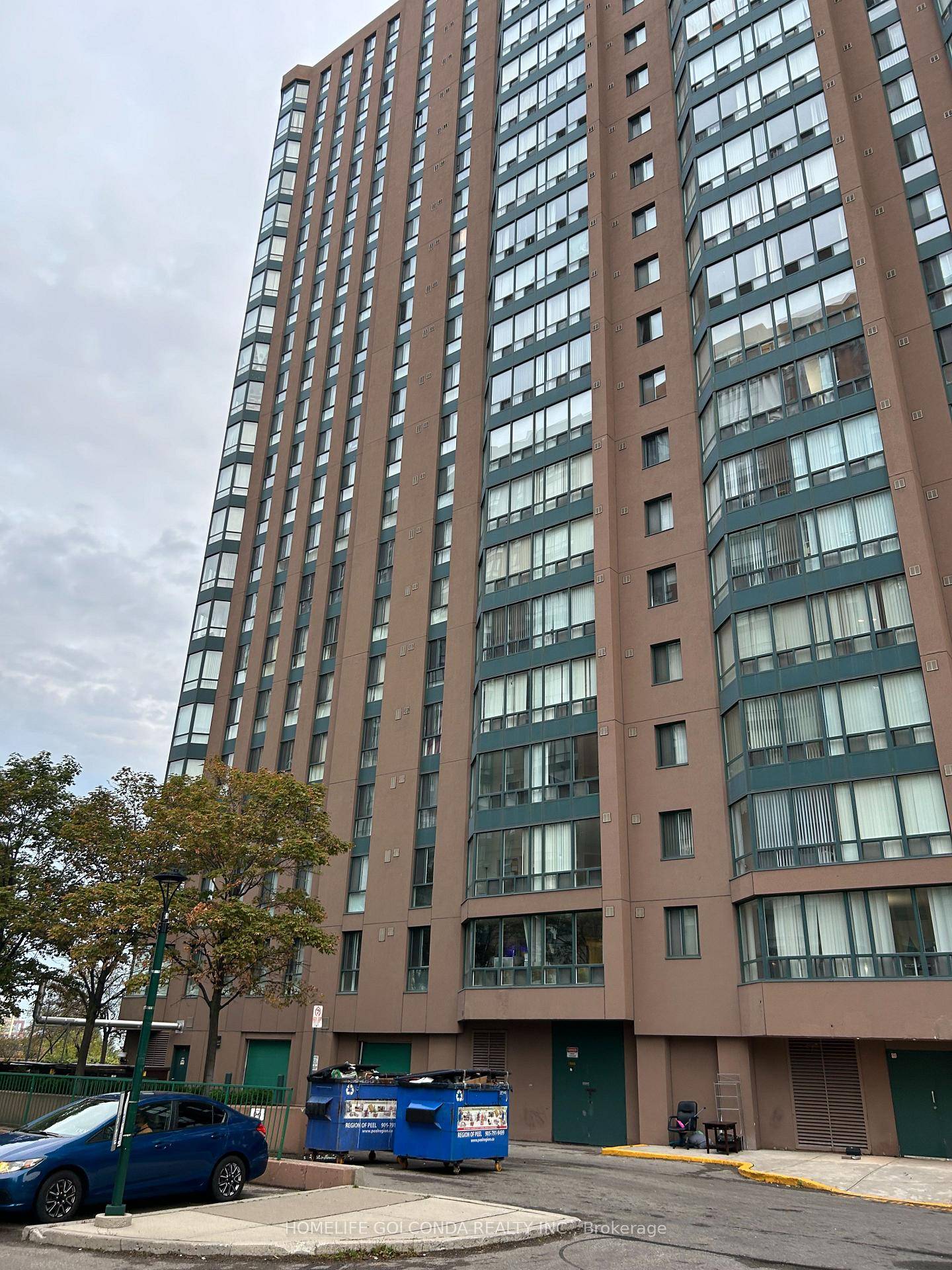 A Beautiful Cozy One Bedroom Plus Solarium In The Heart Of Mississauga.