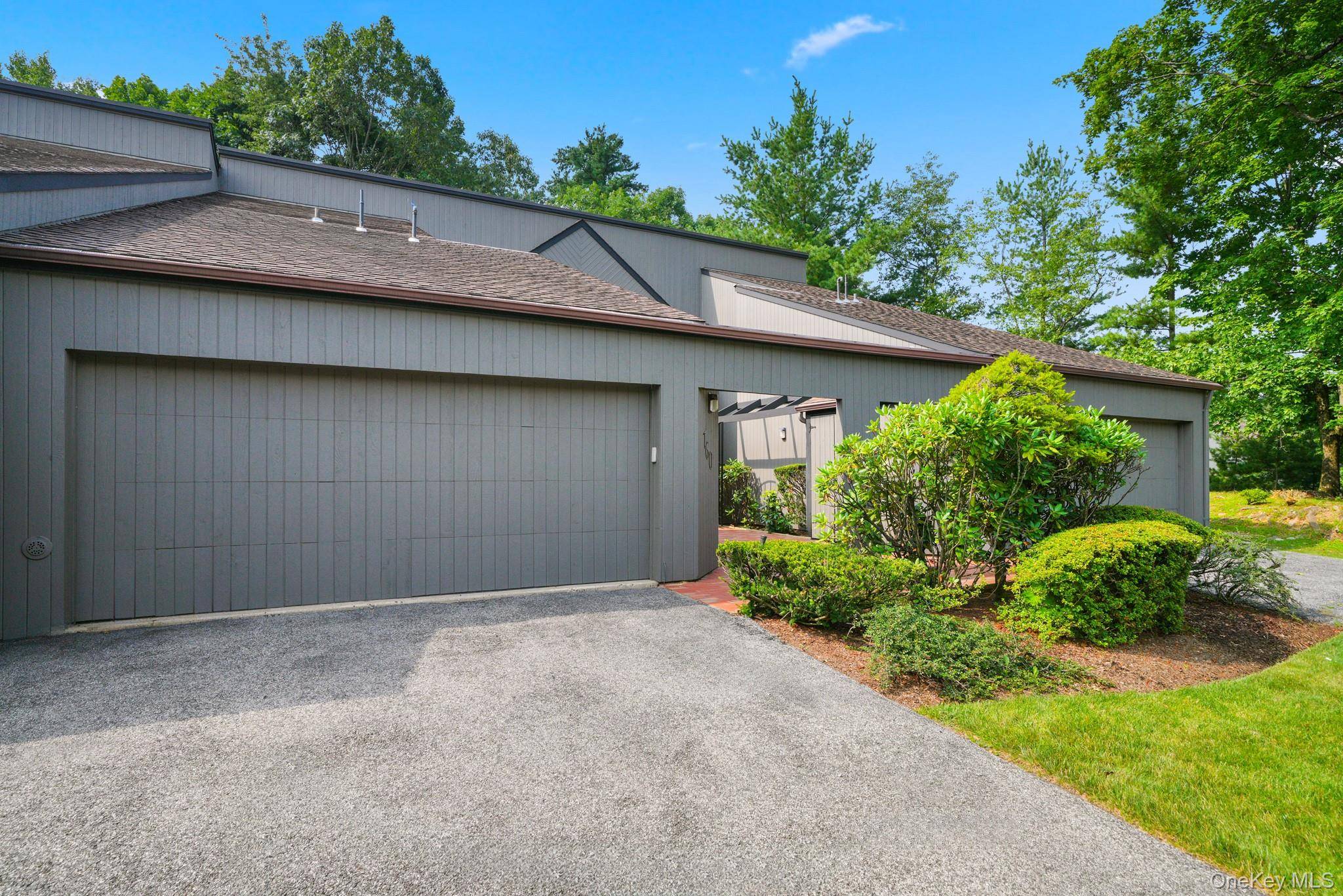 Welcome to your next new chapter in the highly sought after Stone Oaks Community.