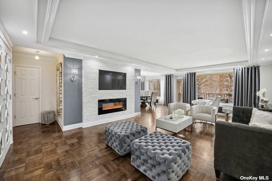 Discover The Perfect Fusion Of Manhattan's Elegance And Queens' Waterfront Lifestyle At 4C Cryder House.