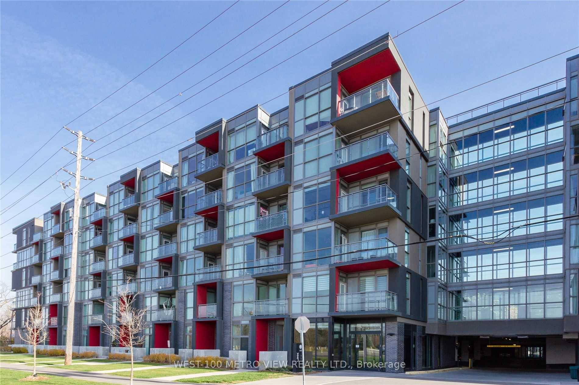 Welcome to modern townhouse style living in the heart of Oakville's sought after Uptown Core !