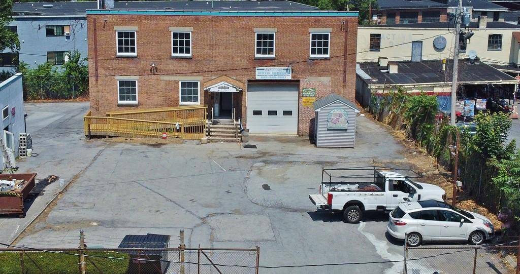 Prime Business Opportunity in Poughkeepsie Discover an exceptional turn key business opportunity located in the bustling heart of Dutchess County, specifically on Main Street in Poughkeepsie.