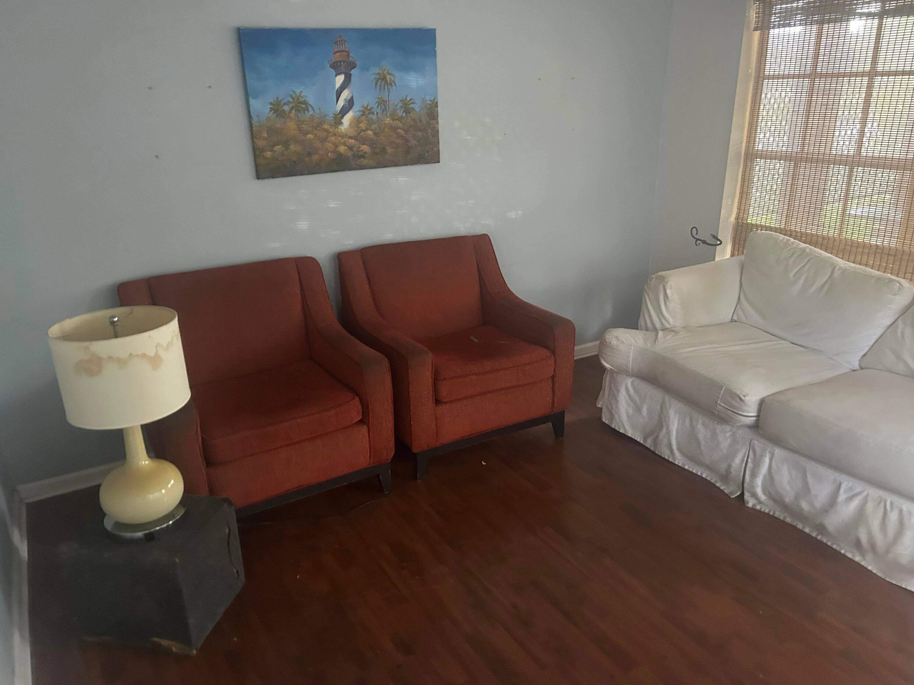 Don't miss out on this opportunity to own a single family home in Lake Worth Beach.