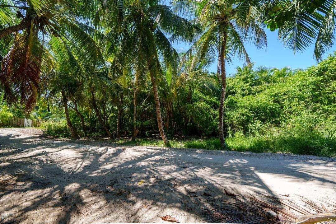 JUICY HILL LOT Land Harbour-Island Eleuthera