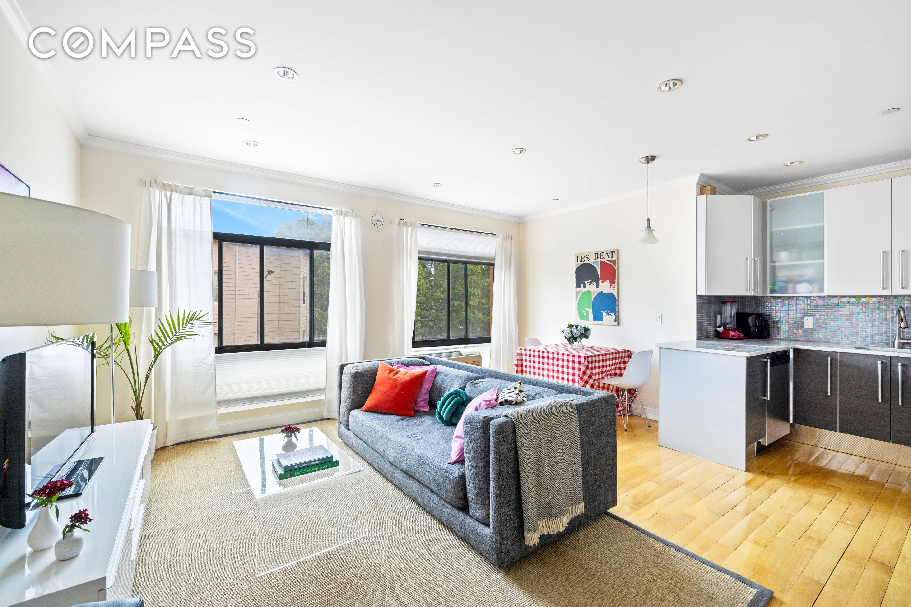 Location ! Parking ! Private Roof Deck !