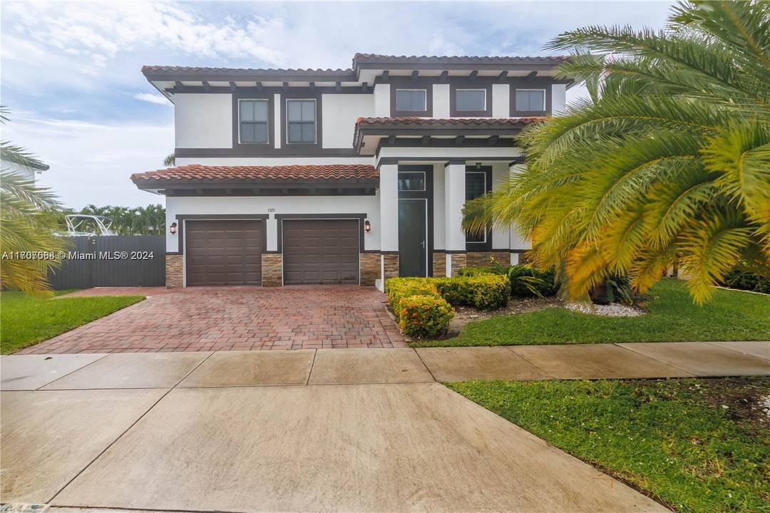 A 5 bedroom, 4 bathroom house located in the family friendly area of Kendall, Miami.