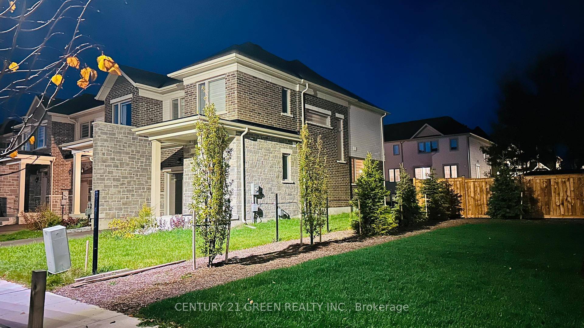 High Quality Upgraded End Unit Luxury Townhome Feels Like a Detached Only 2 Years Old !