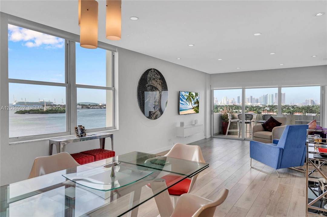 Live in the most desirable line at 3 Island Avenue.