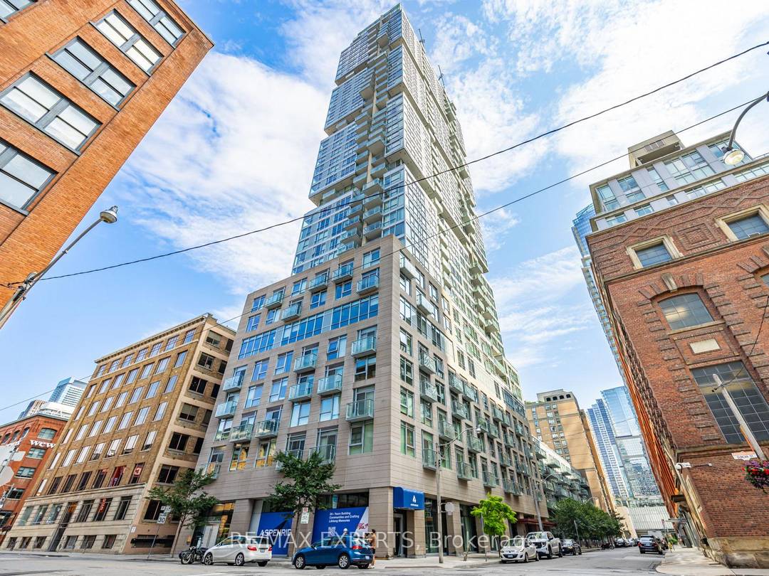 Fully Furnished 1 Bedroom Condo in Downtown Toronto !