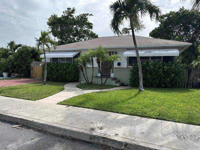 In the Heart of Lake Worth Beach !