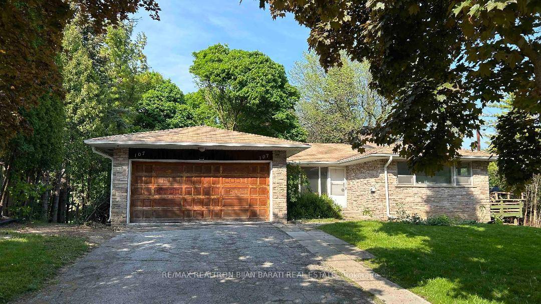 Don't Miss Out on This Fantastic Real Estate Opportunity in the Remarkable Bayview Village Area.