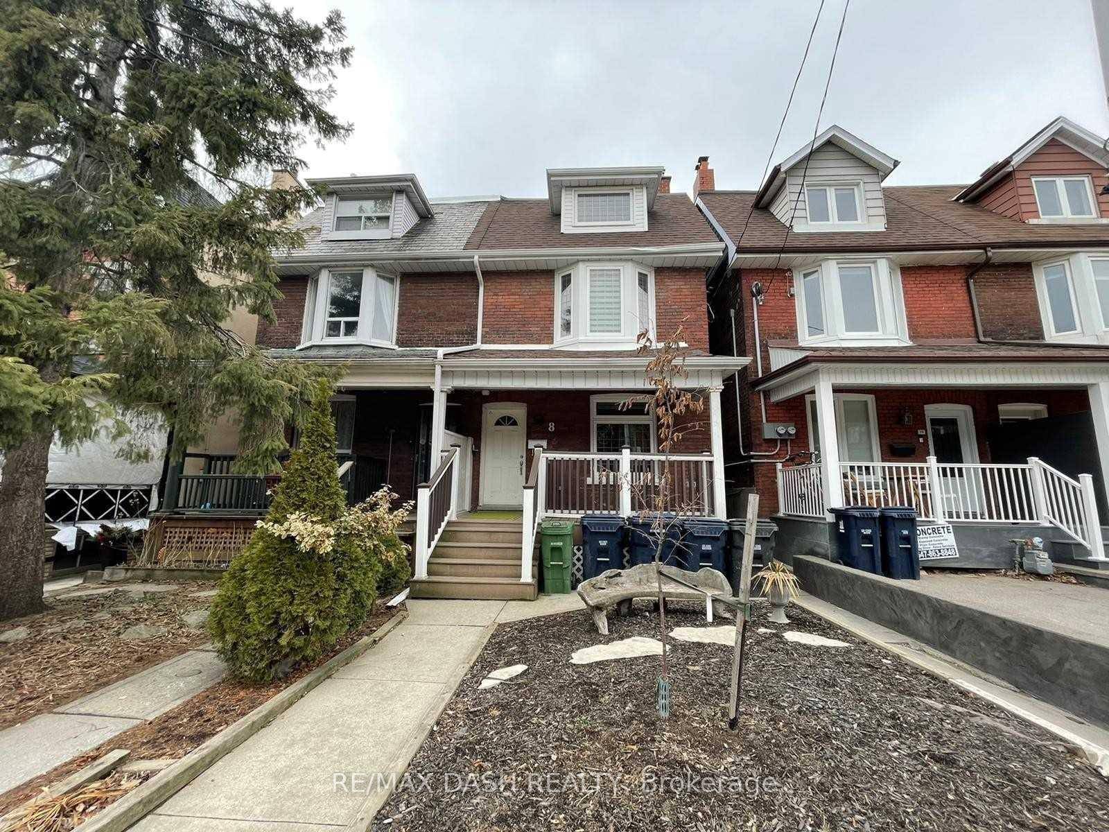 Bright and Beautiful Main Floor 2 Bedroom Unit In The Annex !