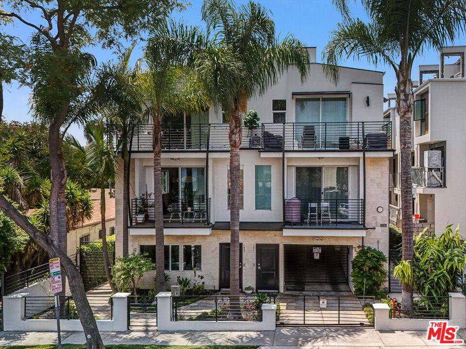 1153  N Formosa Ave 3BR Hollywood Hills East La