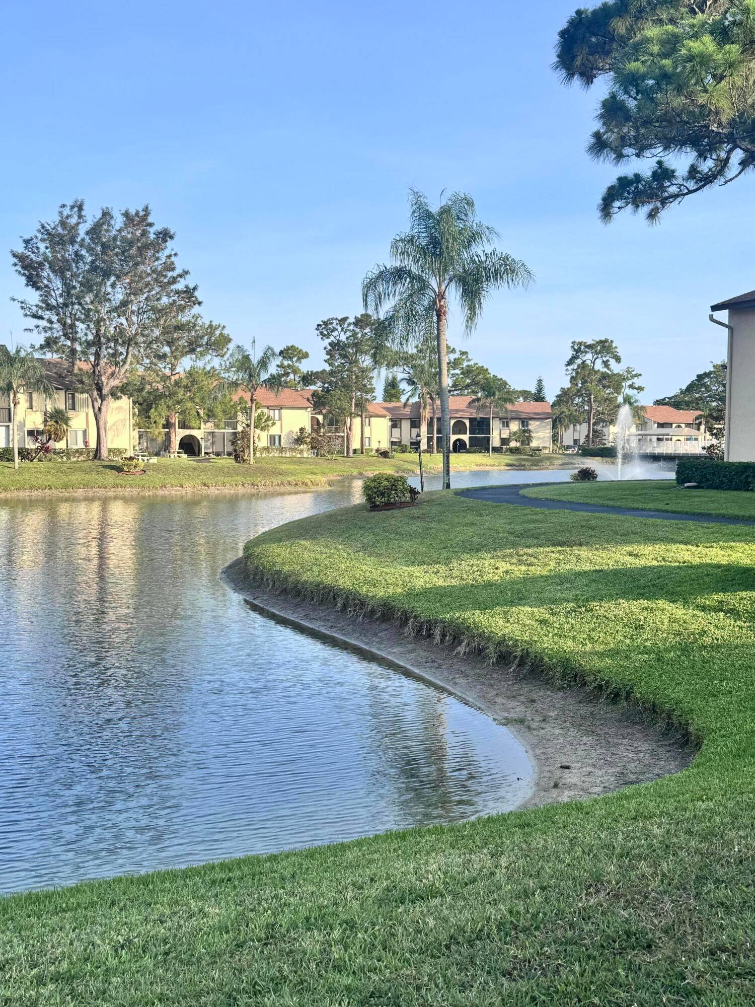 A Great Lakefront Location !