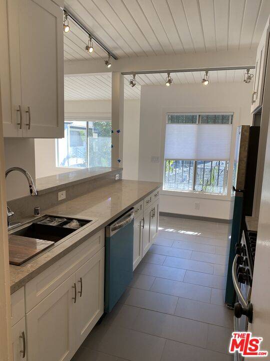 2911   COLORADO AVE 1BR Santa Monica La
