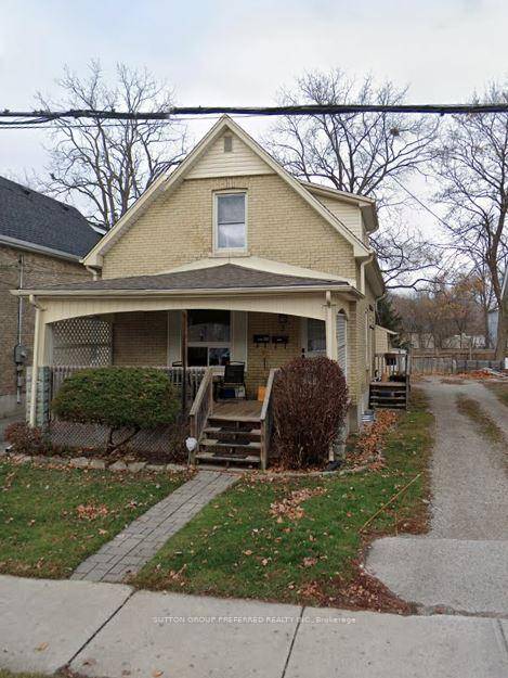 No Student Rentals Enjoy this impressive main floor lower unit with 2 bedrooms in the lower and in unit shared laundry with a separate entrance.
