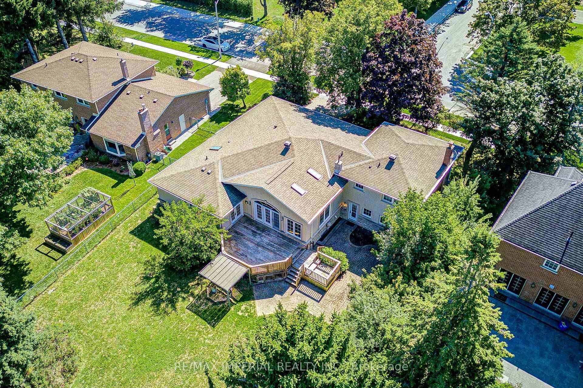 One Of A Kind ! Detached Side Split Double Garage House In Sought After Neighbourhood Of Upper Richmond Hill.